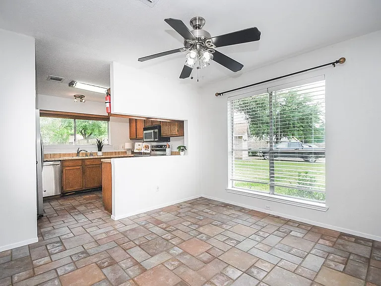 2406 Blue Mist Ct — Photo 16