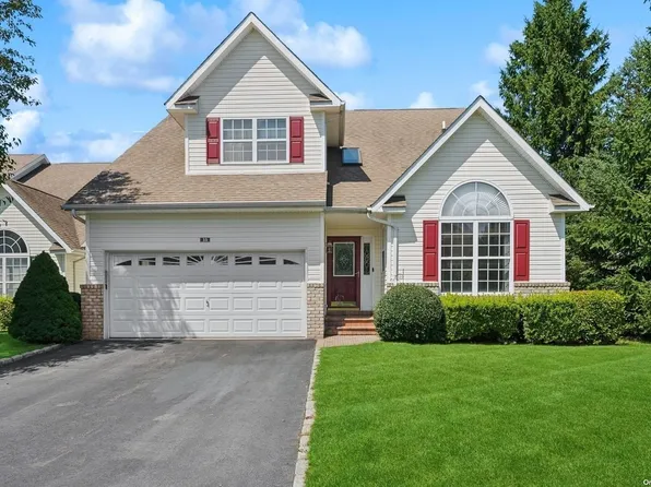 15 William Lane #15, Mount Sinai, NY 11766