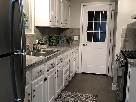 4th image of 3050 Revere Dr