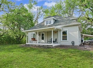 19511 Arrowhead Rd, Charleston, IL 61920