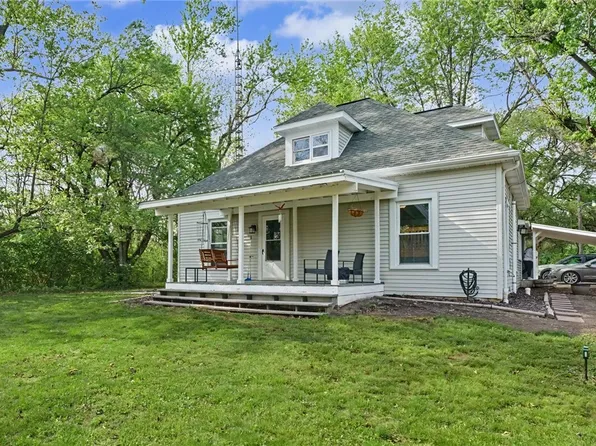 19511 Arrowhead Rd, Charleston, IL 61920