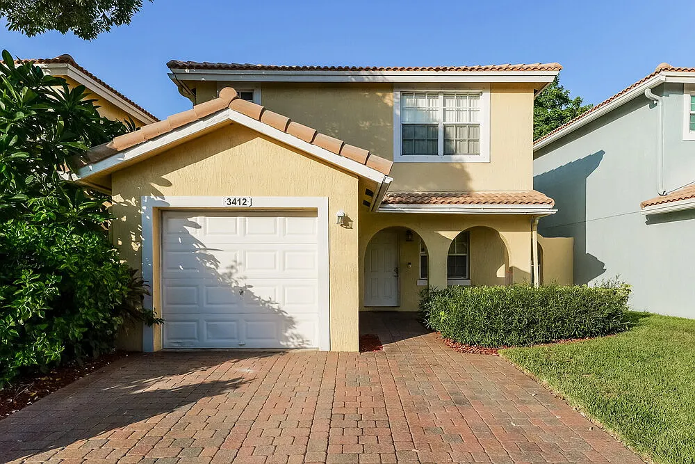 3 bed, 2.0 bath, 1478 sqft, $2,815 — Photo 1