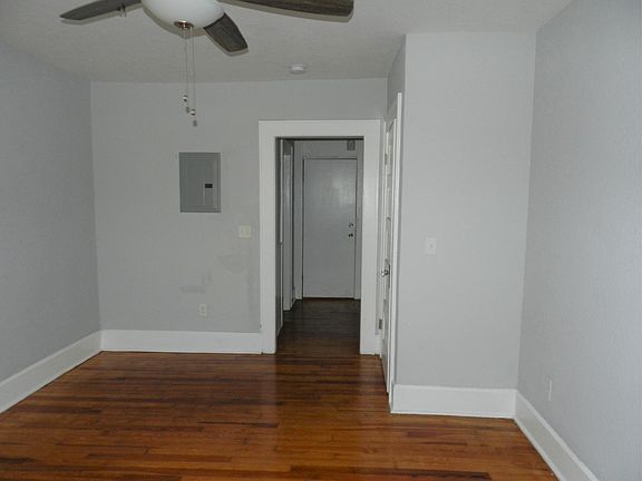 5th image of 360 13th Ave NE APT 18