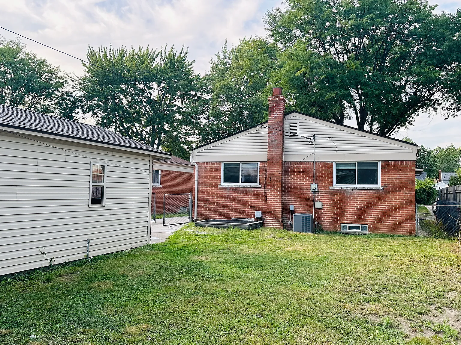 3 bed, 1.5 bath, 949 sqft, $1,700 — Photo 3