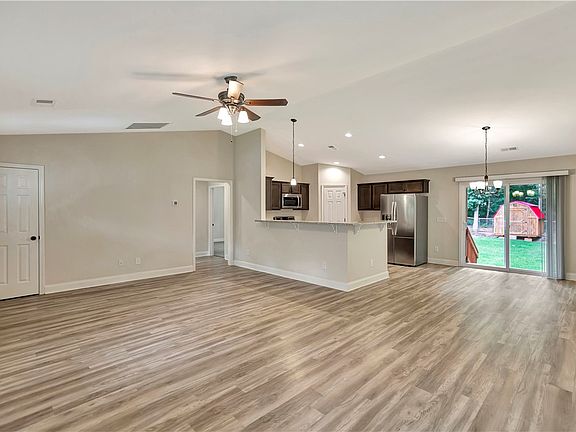 4th image of 125 Horseshoe Dr