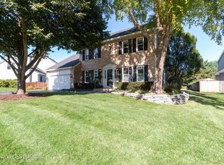 4 Daybreak Ridge Trl, Cary, IL 60013