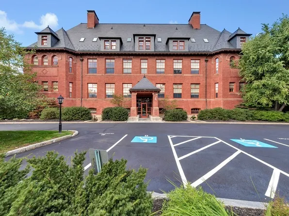 33 Forest St APT 311, Lexington, MA 02421