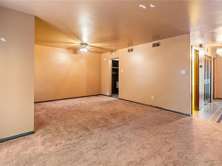 1365 E Tanners Creek Dr — Photo 12