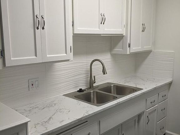 2nd image of 3192 S Barrington Ave APT B
