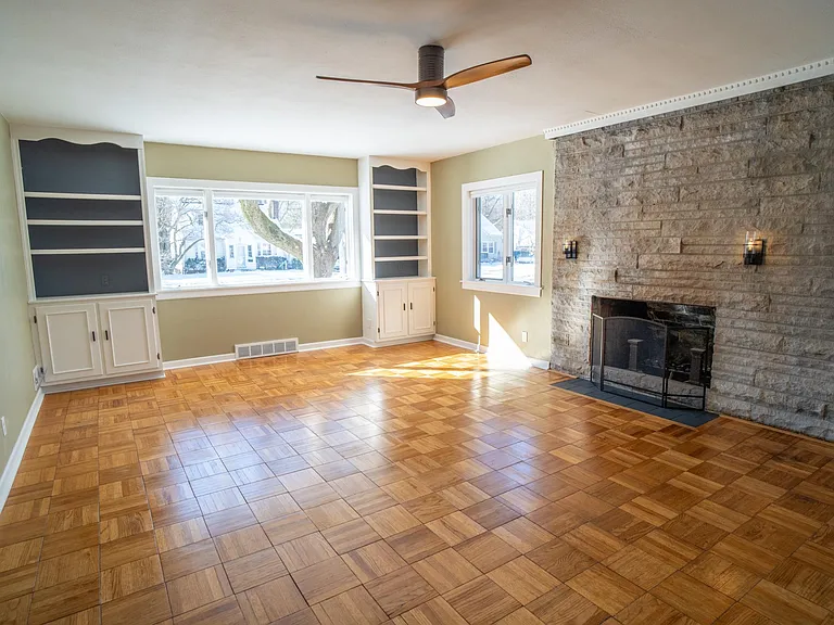 1014 W Springfield Ave — Photo 1