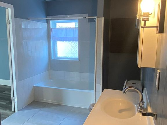 5th image of 36 Washington St Unit 2