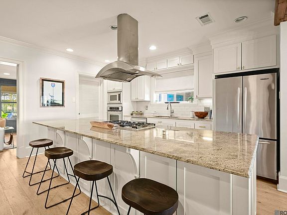 5th image of 4468 Cypress St