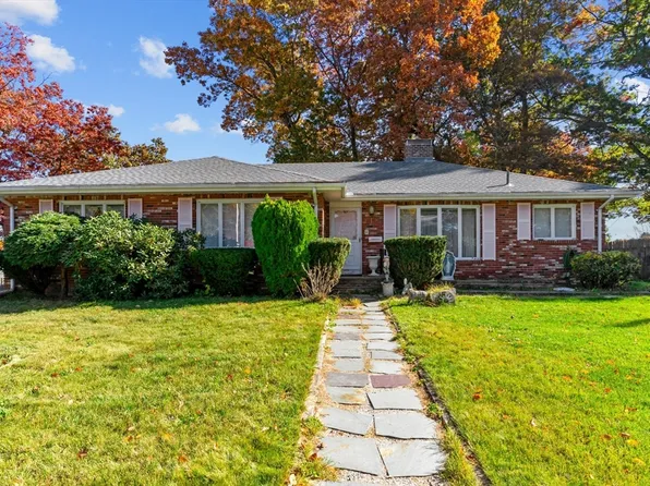 90 Chainey St, Seekonk, MA 02771