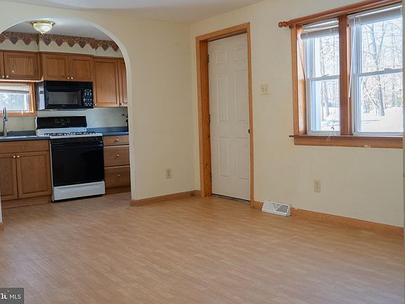 2nd image of 1452 Coles Mill Rd