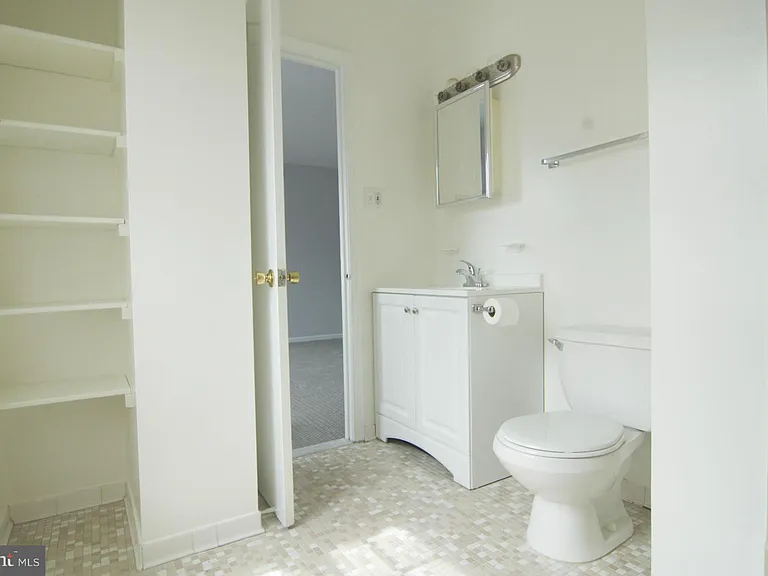 4 Chantilly Ct — Photo 10