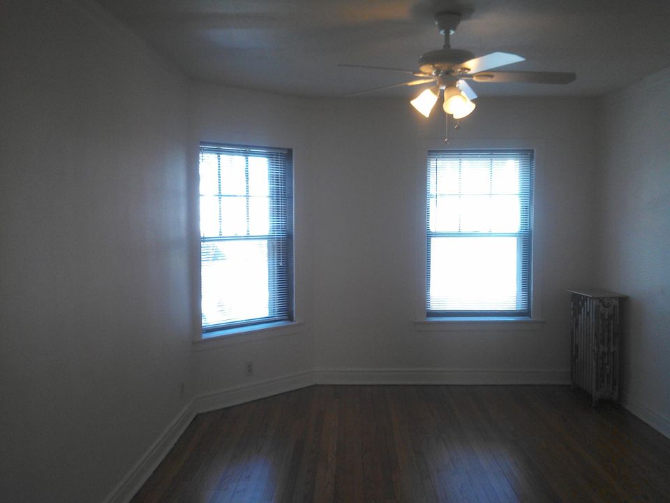 2nd image of 5153 N Oakley Ave