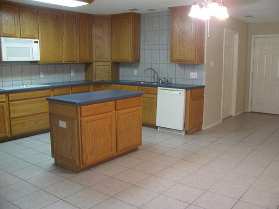 5th image of 5109 Karen Dr