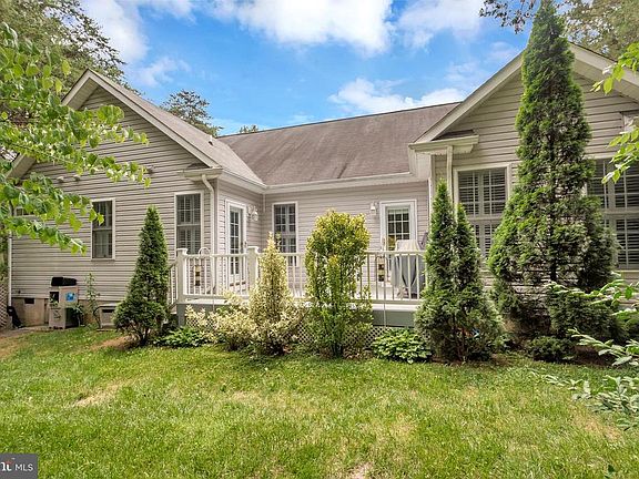 Entrance to deck from master and LR