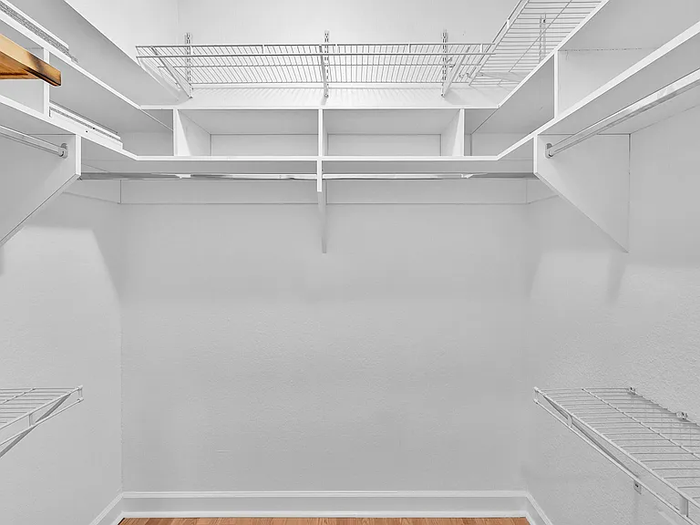 453 NE 1st St — Photo 31