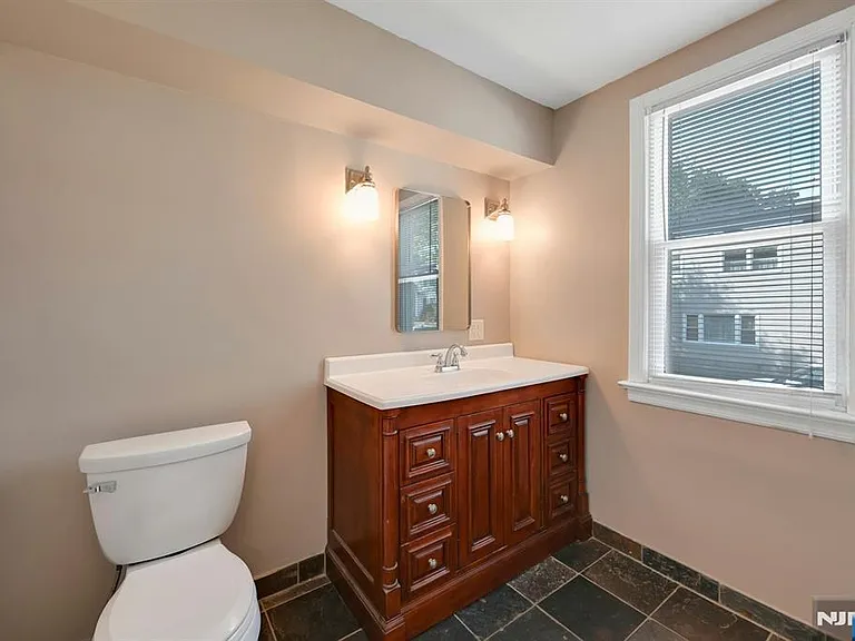 304 Midland Ave #1 — Photo 16