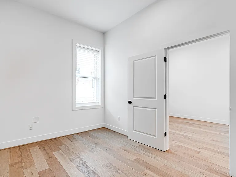 3308 E Marshall St — Photo 16