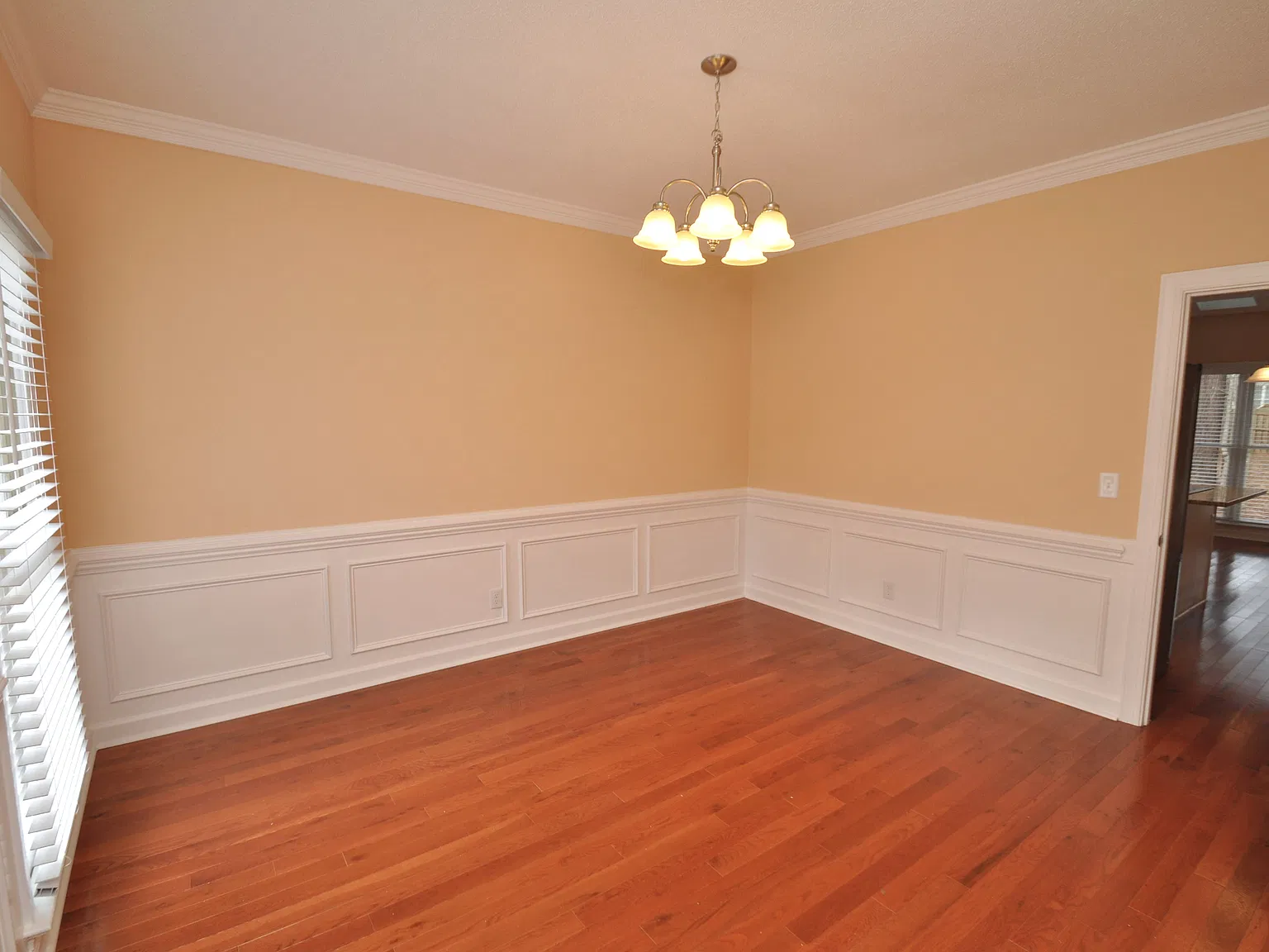 Elegant Preston Home Available Immediately — Photo 3