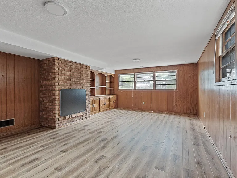 8542 Plymouth Ave N — Photo 10