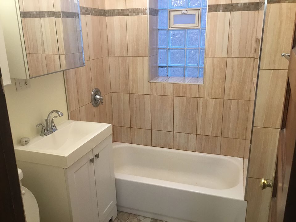 2nd image of 2325 W Iowa St #2