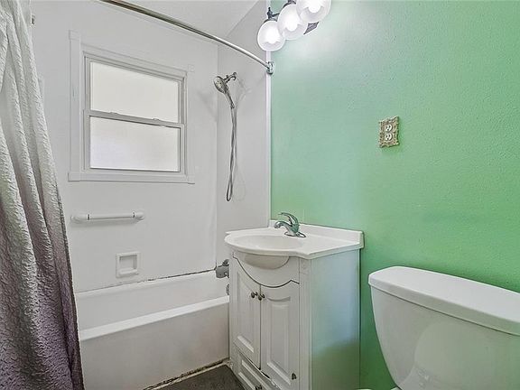 5th image of 729 Blanche St