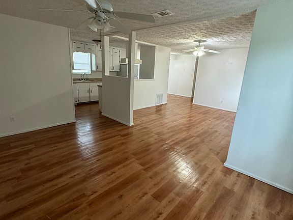5th image of 4828 Victoria Dr