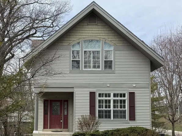 2 Lincoln PARKWAY, Williams Bay, WI 53191