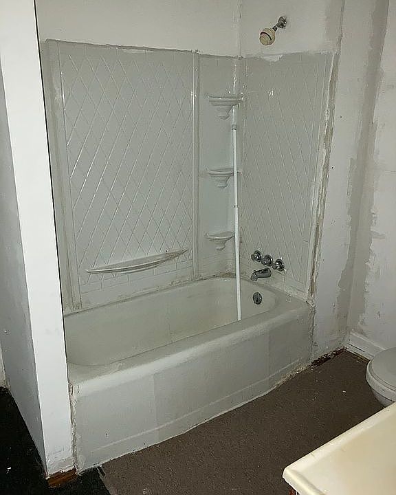 1st image of 641 E Missouri St