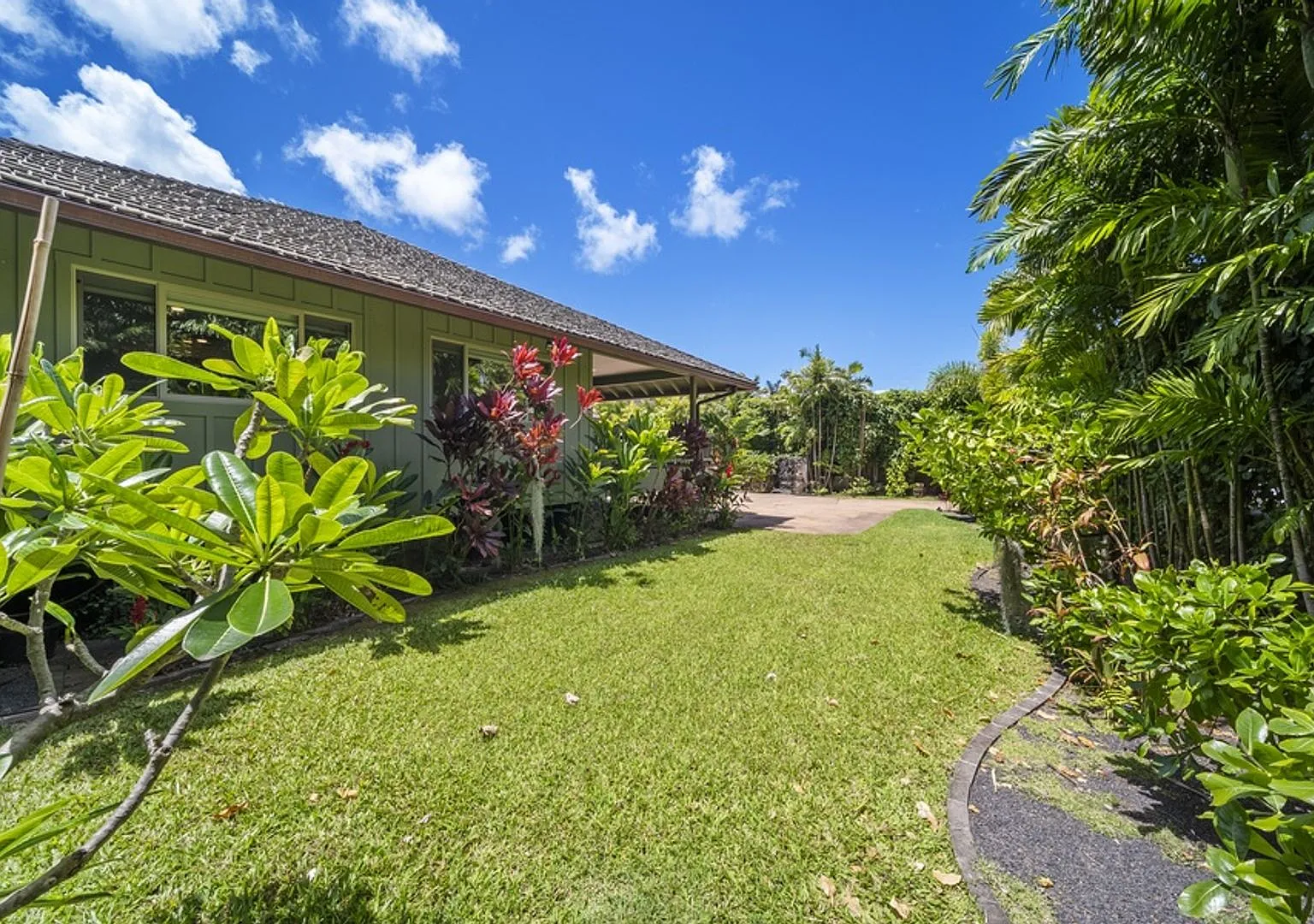 Tropical 4BR Gated Retreat w/ Sauna, Walk to Velzyland Beach — Photo 3