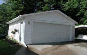 Detached garage