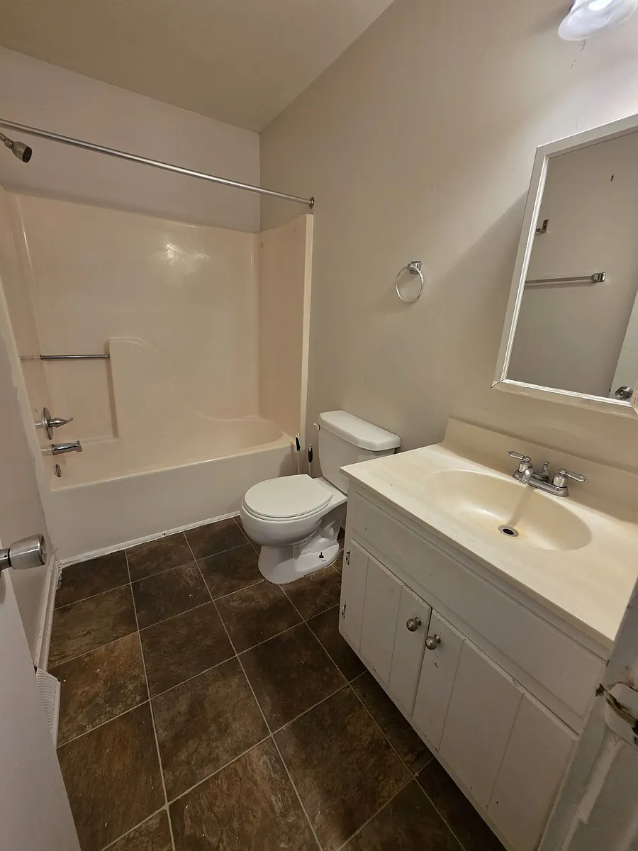 Building Photo - 207 Knightsmanor Ct #206
