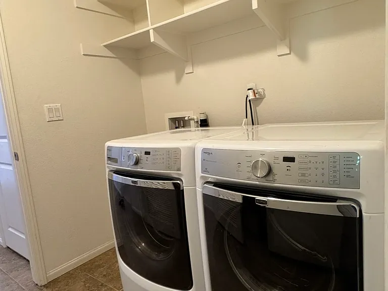1876 Champagne Ct #5 — Photo 31