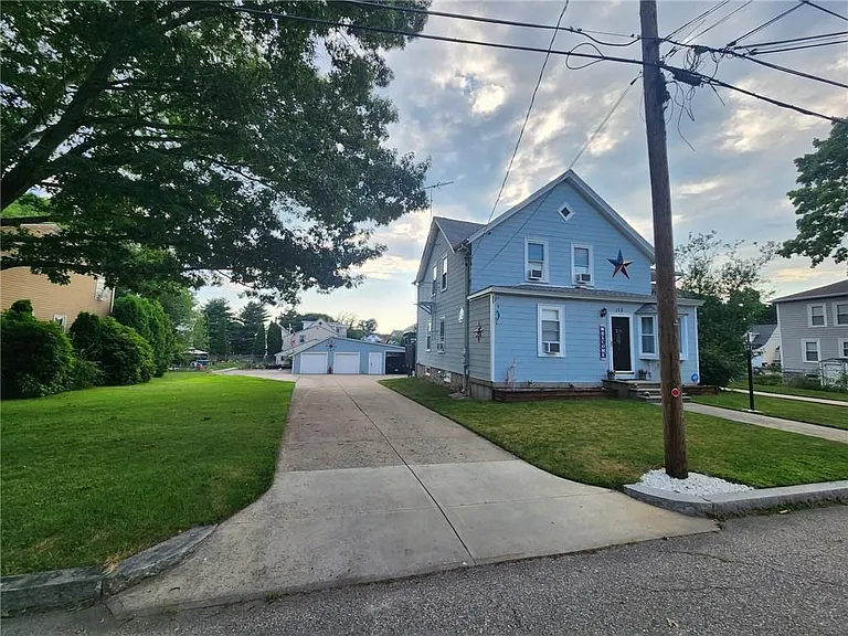 109 Cleveland St — Photo 10