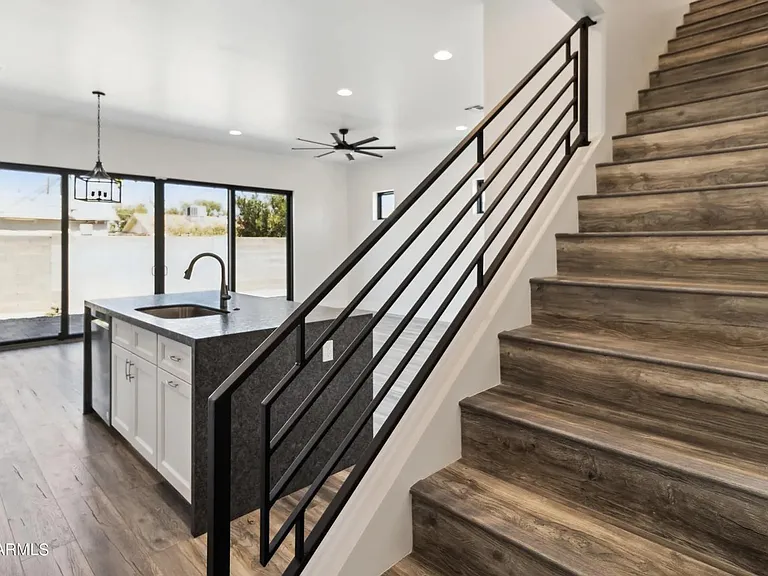 902 W Hazelwood St #B — Photo 13