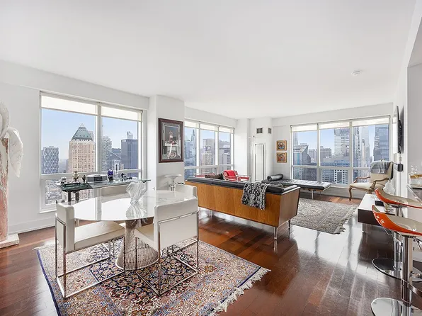 350 W 42nd St APT 50D, New York, NY 10036