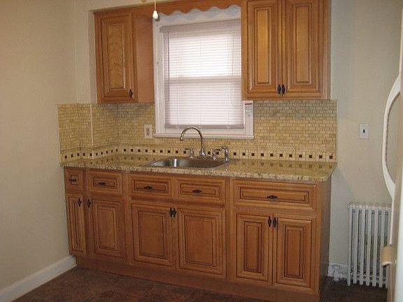 Granite counters,Marble backsplash