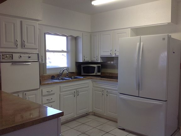 3rd image of 5835 Hobson St NE