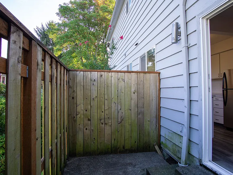 Off SE Belmont: Mid-Century 2Bdr w/Patio & Parking! — Photo 16