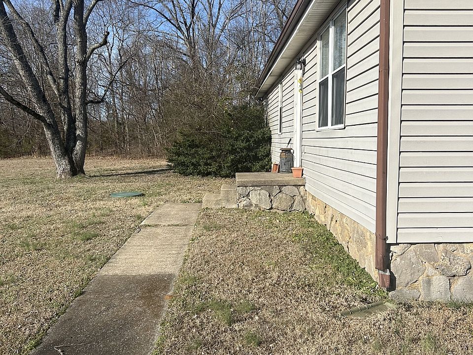 2nd image of 1997 Logue Rd