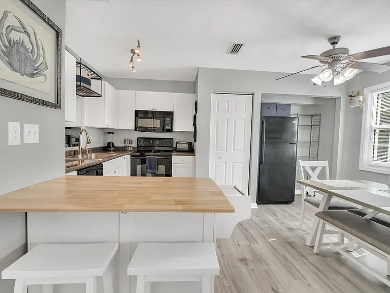 102 Pompano Dr SE #C — Photo 13