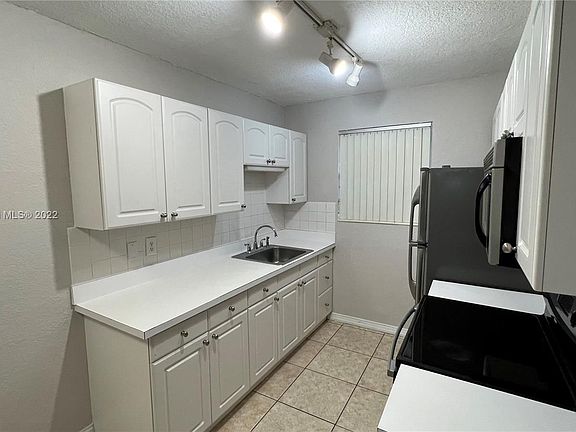 5th image of 1035 SW 30th St APT 1