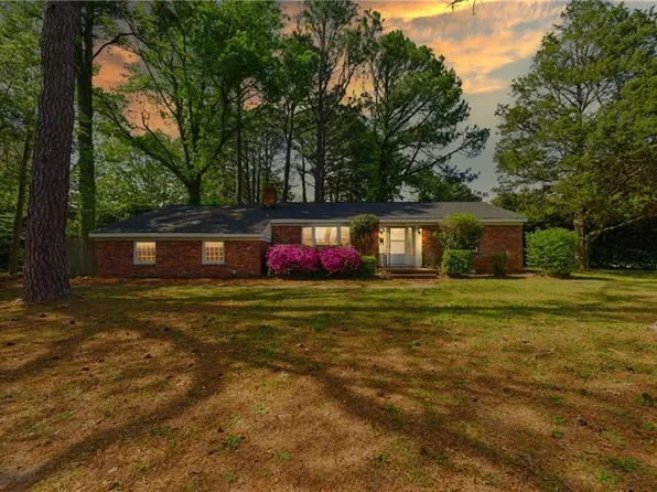 2300 Plantation Dr, Virginia Beach, VA 23454