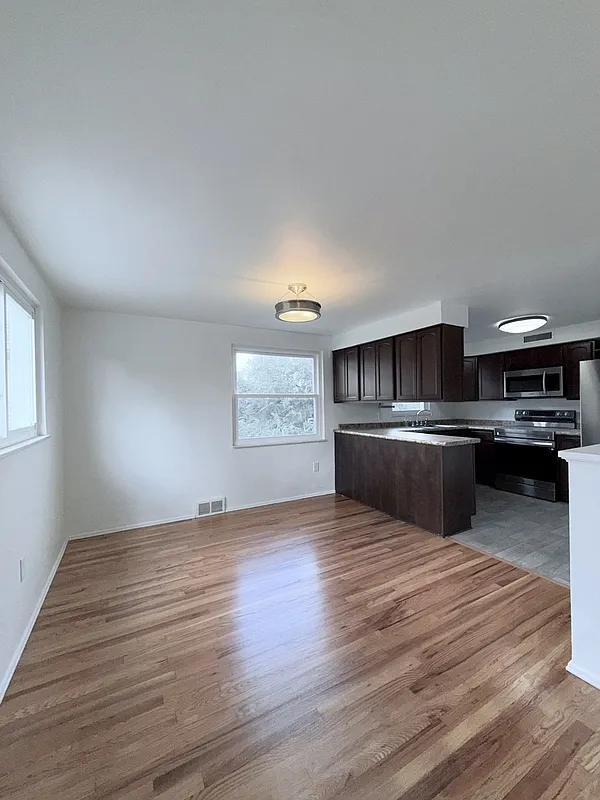 2 bed, 1.0 bath, 1500 sqft, $1,750 — Photo 3