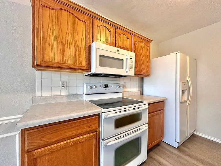 404 Mesquite Cir — Photo 11