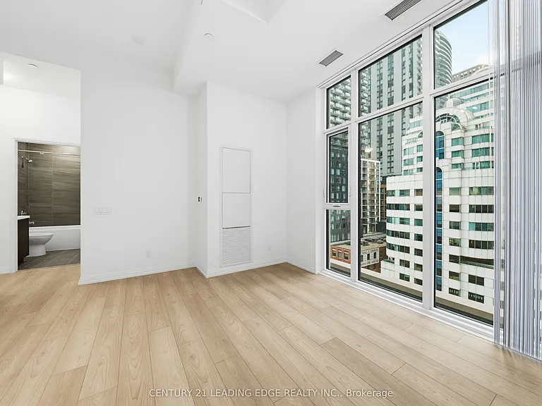 400 King St W #908 — Photo 10