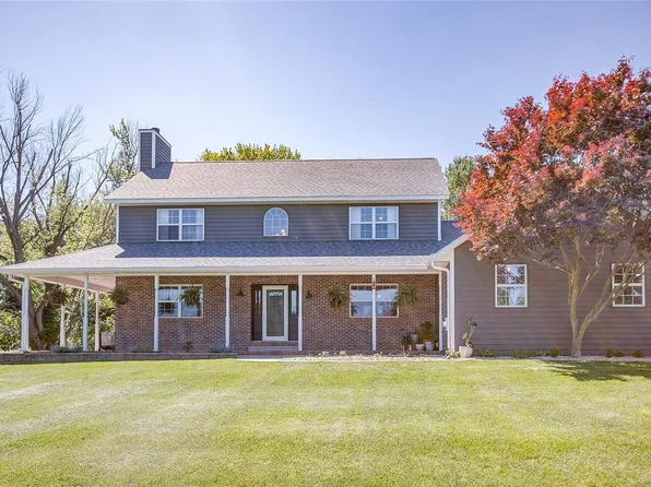 1301 Fox Lake Dr, Godfrey, IL 62035